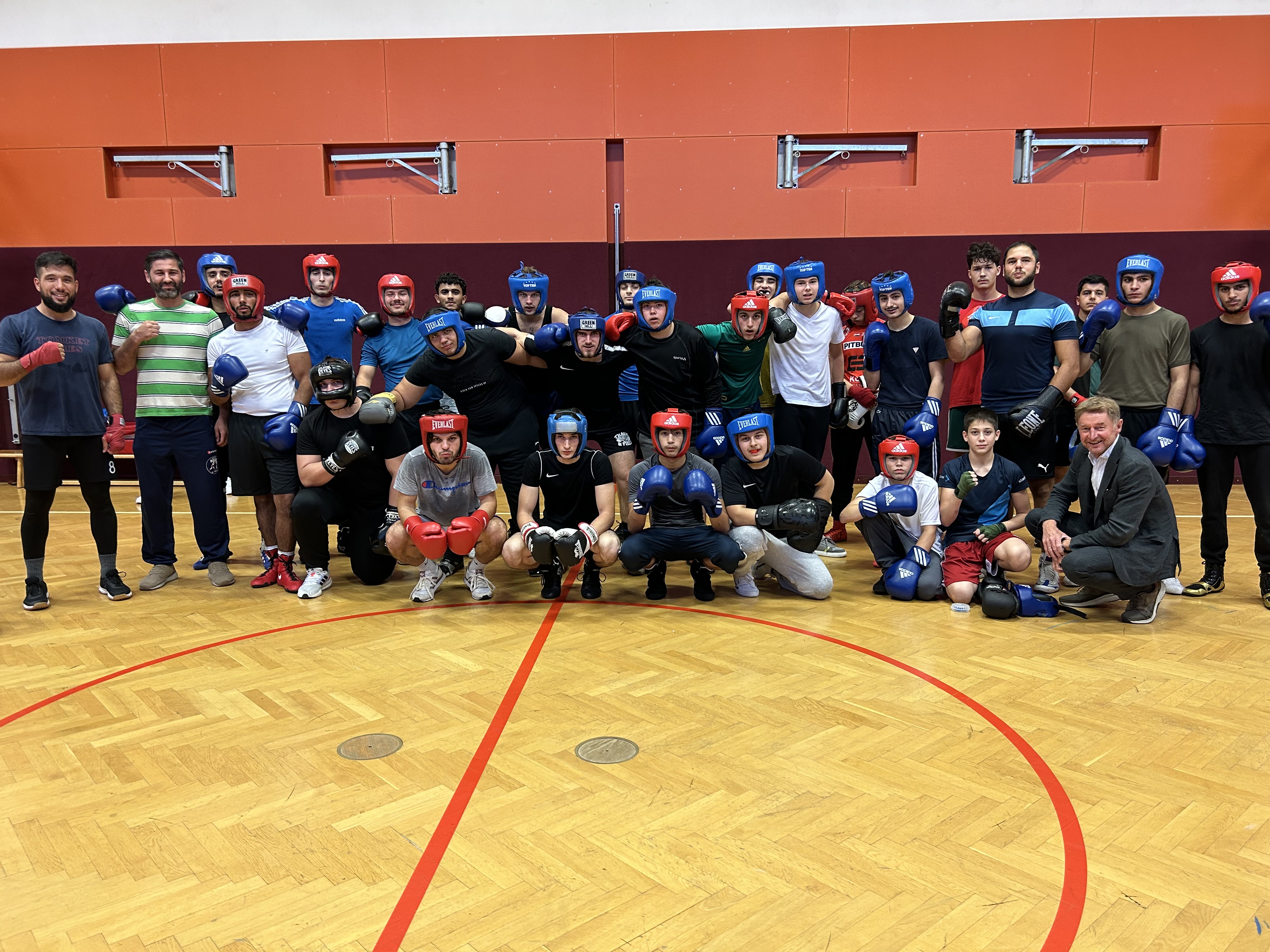 Talentsuche im Boxring: Rohdiamanten für den großen Kampf in Wels